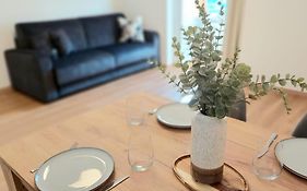 Renovated Flat Close To The Centre